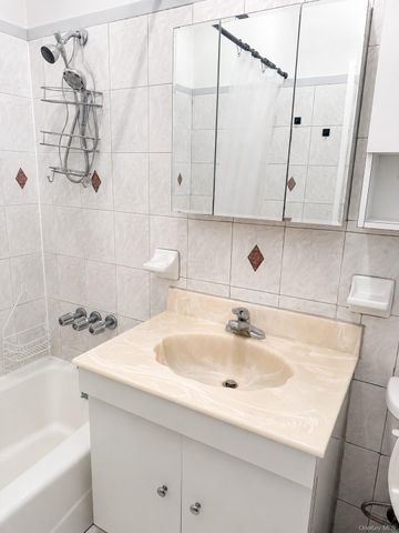 3216 31st Avenue 2nd Floor, Astoria, NY 11106