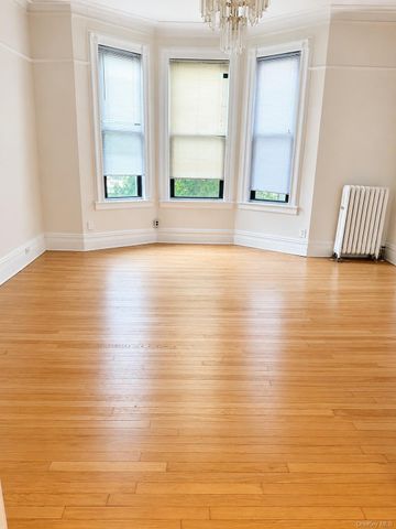 3216 31st Avenue 2nd Floor, Astoria, NY 11106
