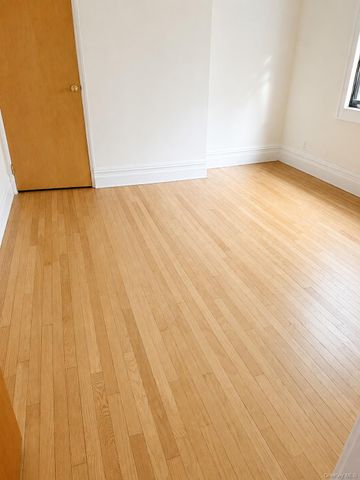 3216 31st Avenue 2nd Floor, Astoria, NY 11106