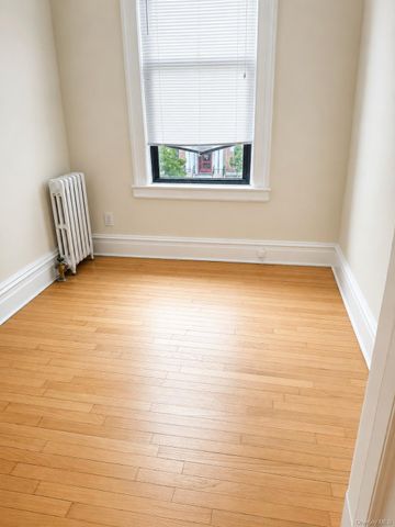 3216 31st Avenue 2nd Floor, Astoria, NY 11106