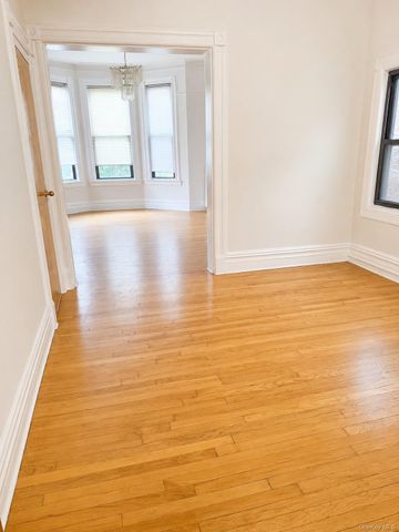3216 31st Avenue 2nd Floor, Astoria, NY 11106