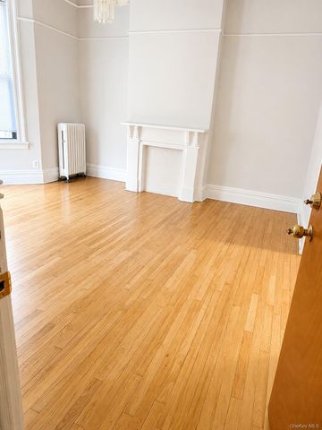 3216 31st Avenue 2nd Floor, Astoria, NY 11106