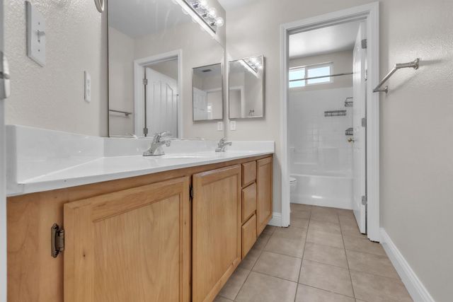 9421 Clift Ct, Elk Grove, CA 95624