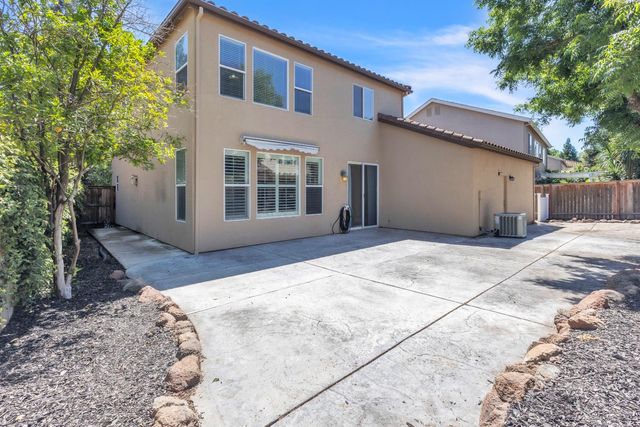 9421 Clift Ct, Elk Grove, CA 95624