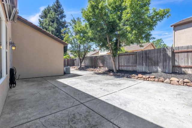 9421 Clift Ct, Elk Grove, CA 95624