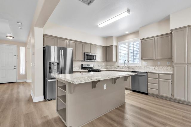 9421 Clift Ct, Elk Grove, CA 95624