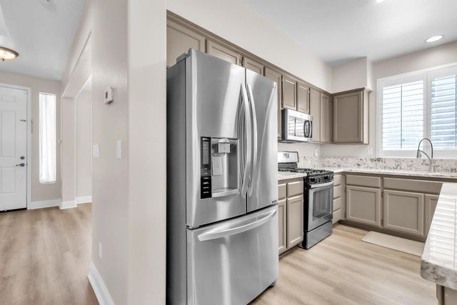 9421 Clift Ct, Elk Grove, CA 95624