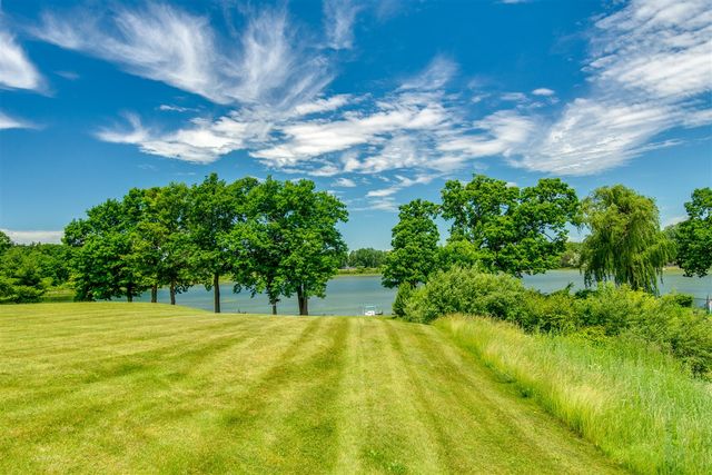 11306 Woodruff Lake Drive, Brighton, MI 48116