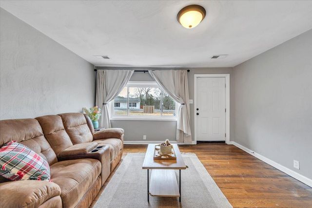 383 Ridge RD, Troutville, VA 24175