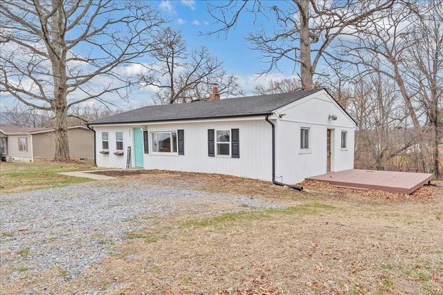 383 Ridge RD, Troutville, VA 24175