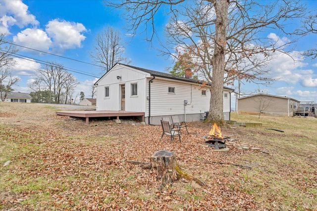 383 Ridge RD, Troutville, VA 24175