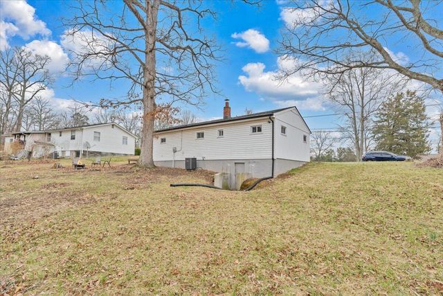 383 Ridge RD, Troutville, VA 24175