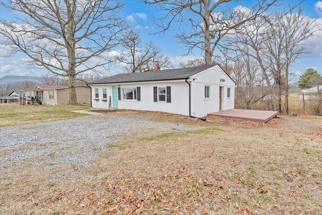 383 Ridge RD, Troutville, VA 24175