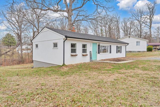 383 Ridge RD, Troutville, VA 24175