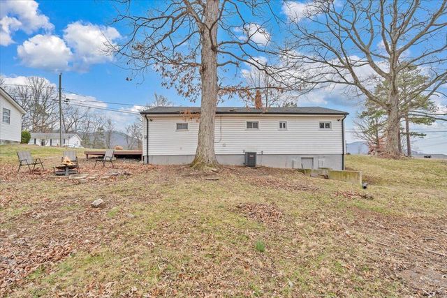 383 Ridge RD, Troutville, VA 24175