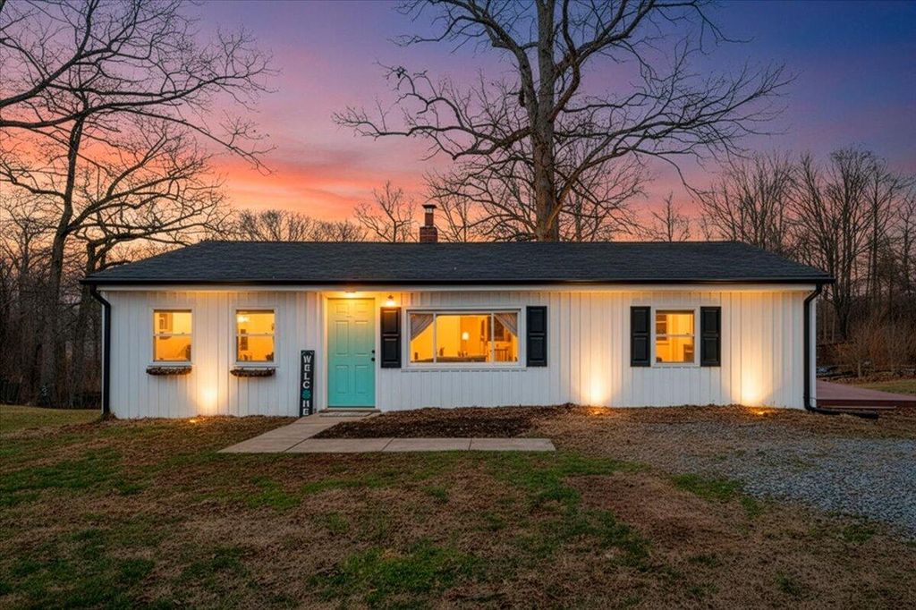 383 Ridge RD, Troutville, VA 24175