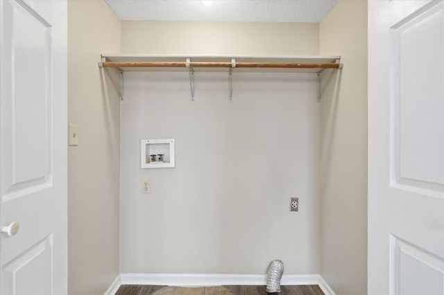 501 N VILLAGE CIR, Columbia, MO 65203