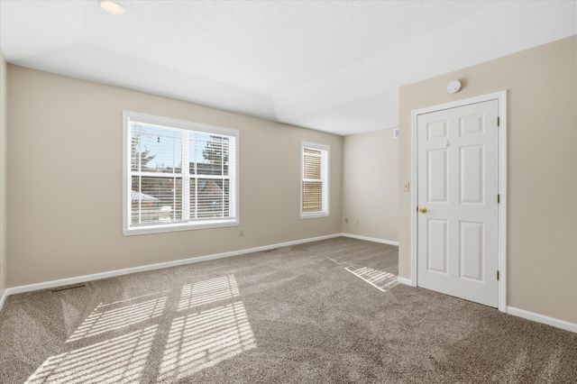 501 N VILLAGE CIR, Columbia, MO 65203