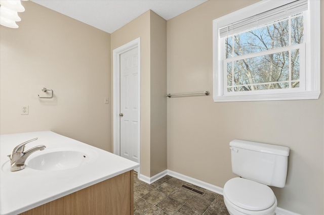 501 N VILLAGE CIR, Columbia, MO 65203