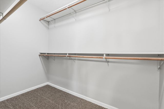 501 N VILLAGE CIR, Columbia, MO 65203