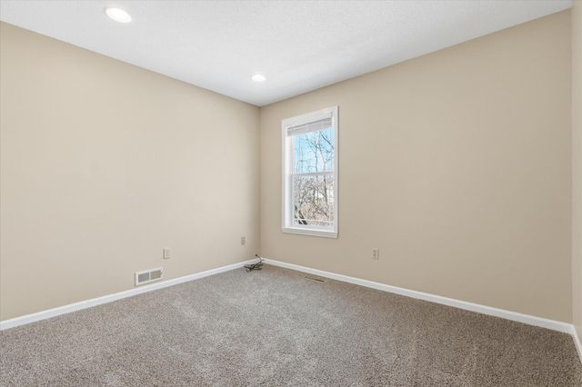 501 N VILLAGE CIR, Columbia, MO 65203