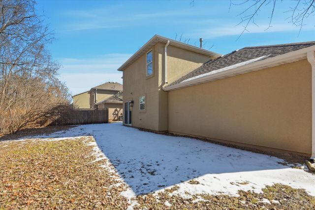 501 N VILLAGE CIR, Columbia, MO 65203