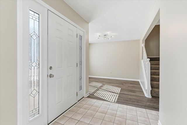 501 N VILLAGE CIR, Columbia, MO 65203