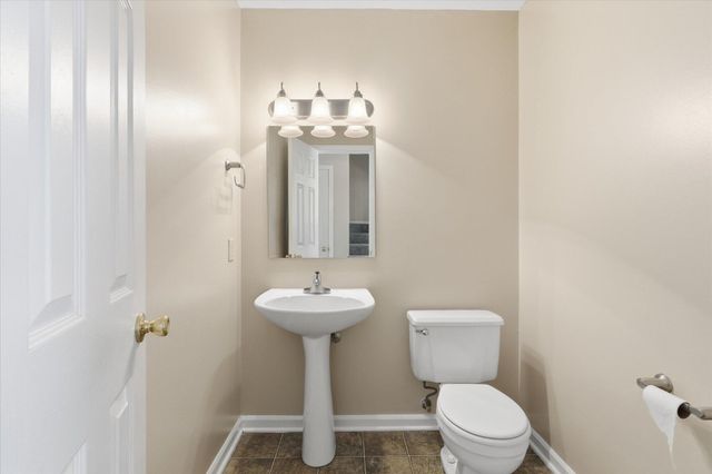 501 N VILLAGE CIR, Columbia, MO 65203