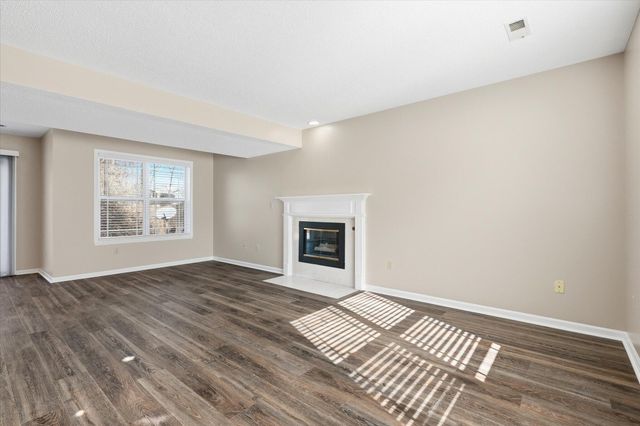 501 N VILLAGE CIR, Columbia, MO 65203