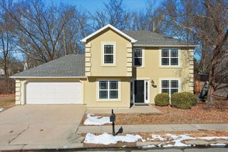 501 N VILLAGE CIR, Columbia, MO 65203