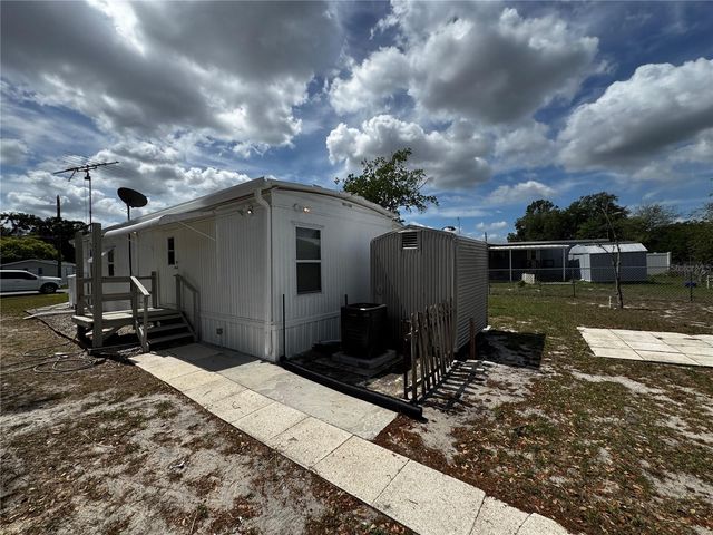 1350 COUNTY DRIVE, Tavares, FL 32778