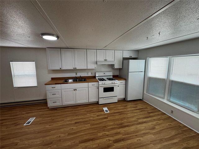 1350 COUNTY DRIVE, Tavares, FL 32778