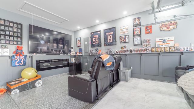 10207 Kreitzburg Street, Dyer, IN 46311