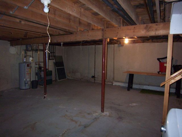 18 Century Road, Nashua, NH 03064