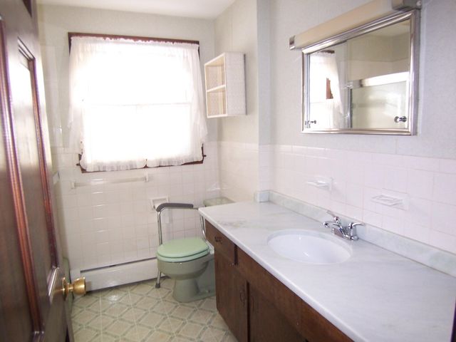 18 Century Road, Nashua, NH 03064