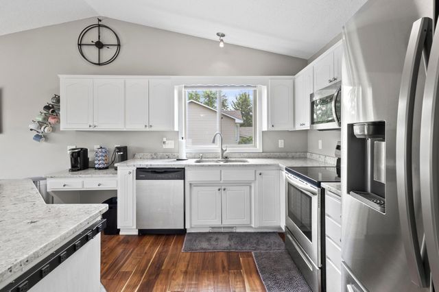 137 Hickory Lane E, Shakopee, MN 55379
