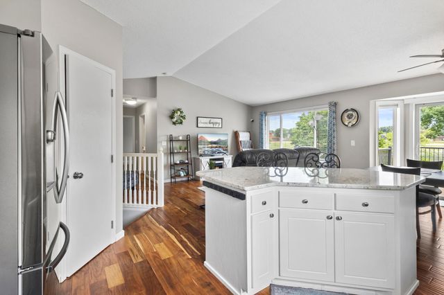137 Hickory Lane E, Shakopee, MN 55379