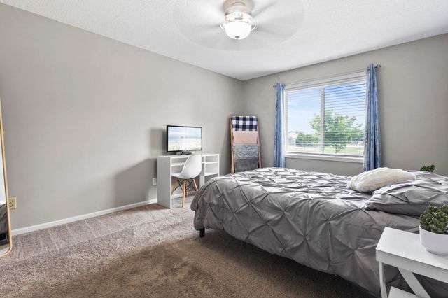 137 Hickory Lane E, Shakopee, MN 55379