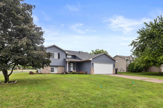 137 Hickory Lane E, Shakopee, MN 55379