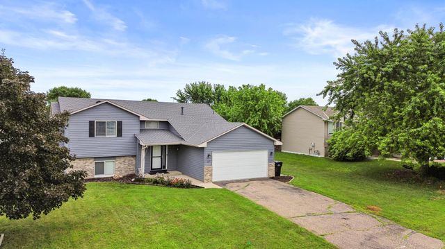 137 Hickory Lane E, Shakopee, MN 55379