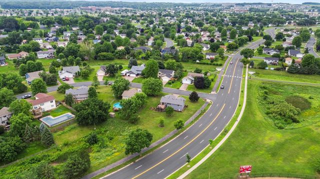137 Hickory Lane E, Shakopee, MN 55379