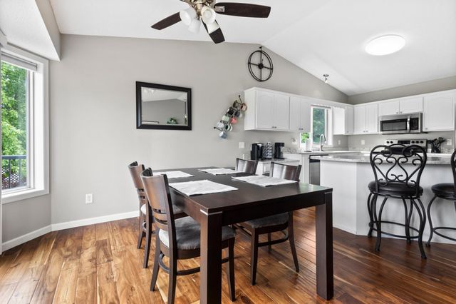 137 Hickory Lane E, Shakopee, MN 55379