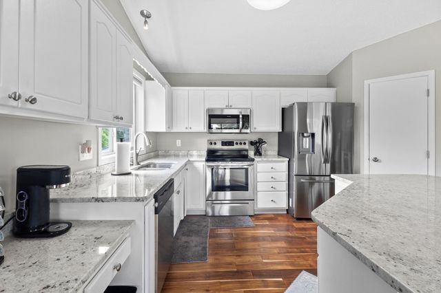 137 Hickory Lane E, Shakopee, MN 55379