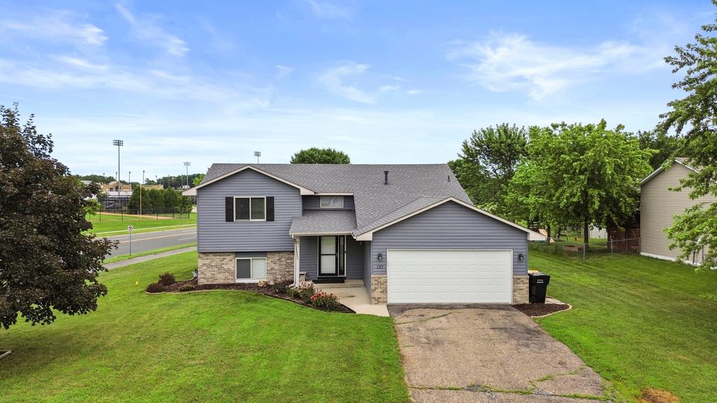 137 Hickory Lane E, Shakopee, MN 55379