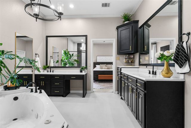 6925 jackson Court, Richland Hills, TX 76118