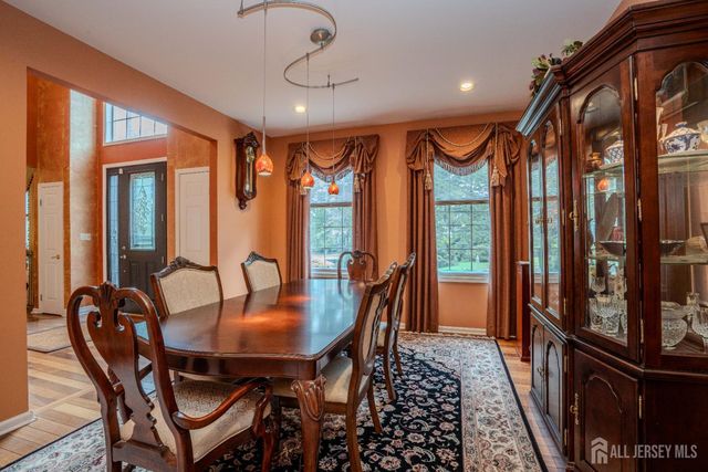 31 Sapphire Drive, West Windsor, NJ 08550