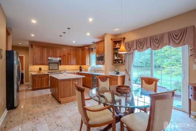 31 Sapphire Drive, West Windsor, NJ 08550