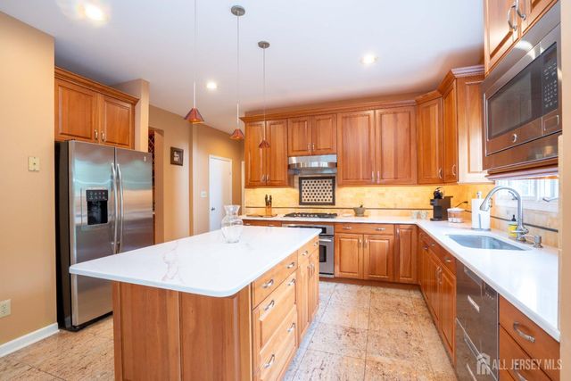 31 Sapphire Drive, West Windsor, NJ 08550