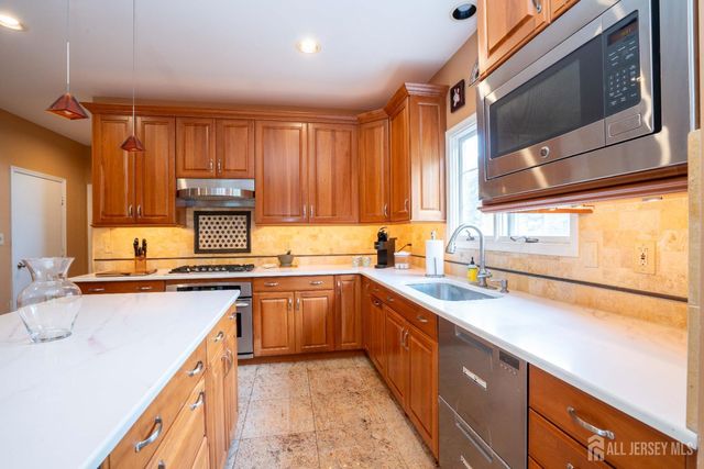 31 Sapphire Drive, West Windsor, NJ 08550