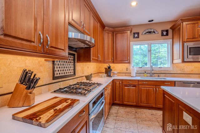 31 Sapphire Drive, West Windsor, NJ 08550